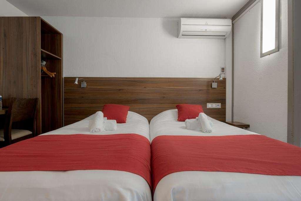 Brit Hotel Plaisance A9/A61 Narbonne Pokoj fotografie